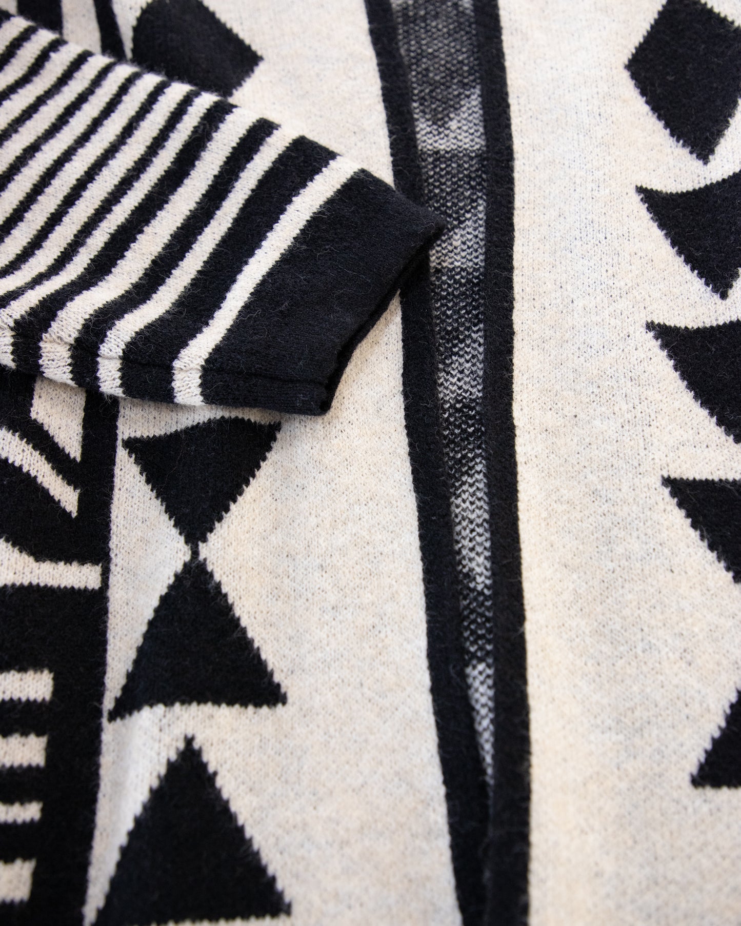 Comfy & Oversized Geometric Hooded Cardigan