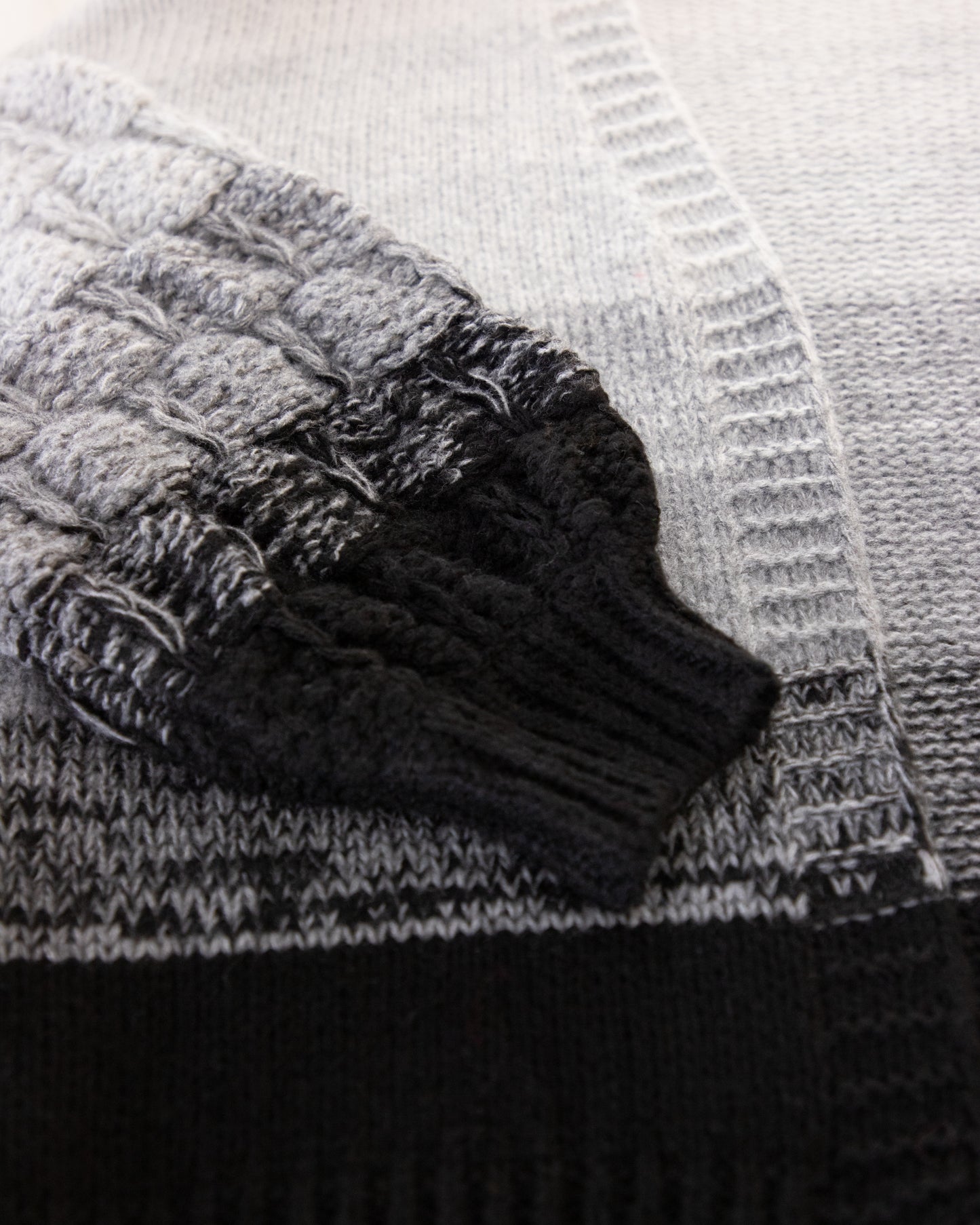 Scales Pattern Gradient Comfy Cardigan