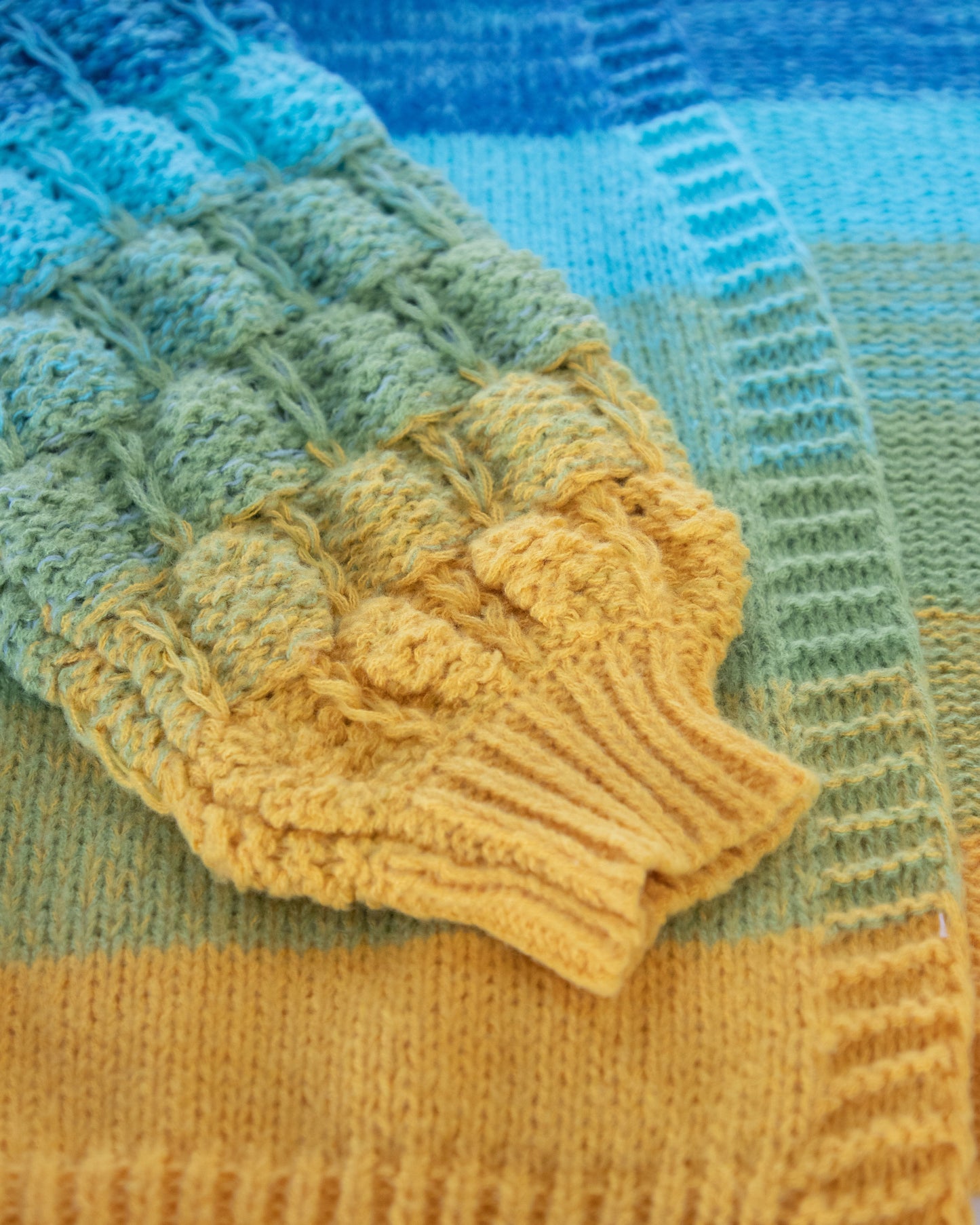 Scales Pattern Gradient Comfy Cardigan