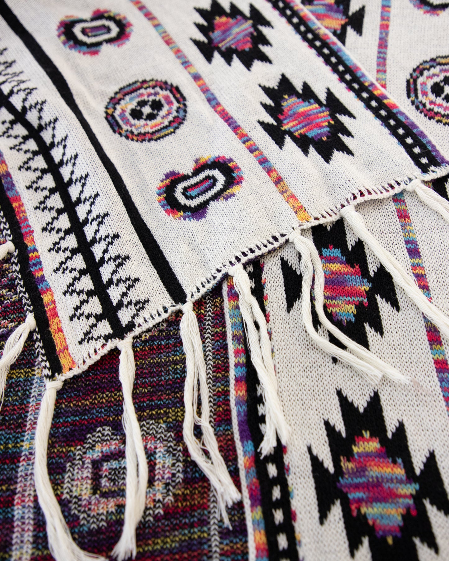 Half Sleeve Aztec Pattern Wrap w/ Fringe