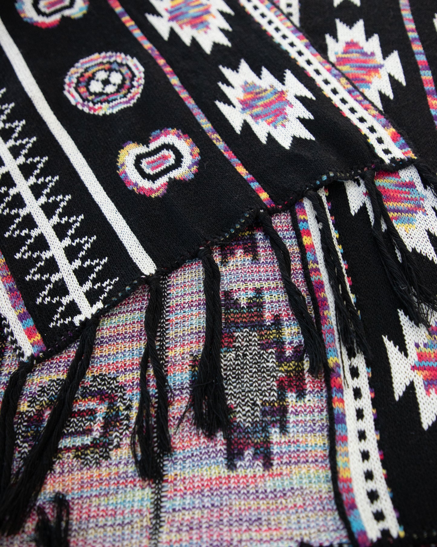 Half Sleeve Aztec Pattern Wrap w/ Fringe