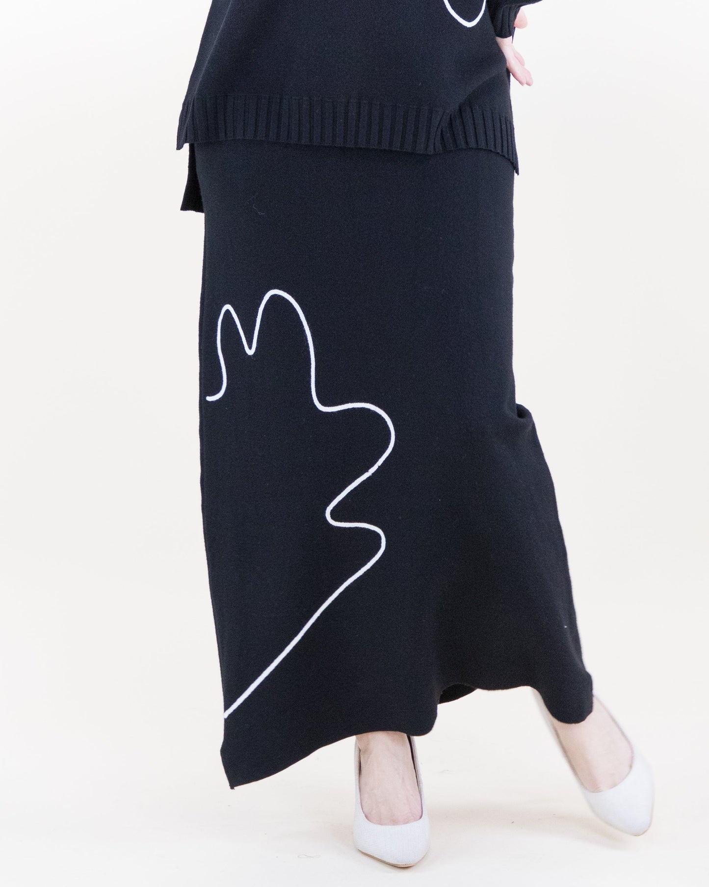 Abstract Outline A-Line Knitted Maxi Skirt - S/M, L/XL