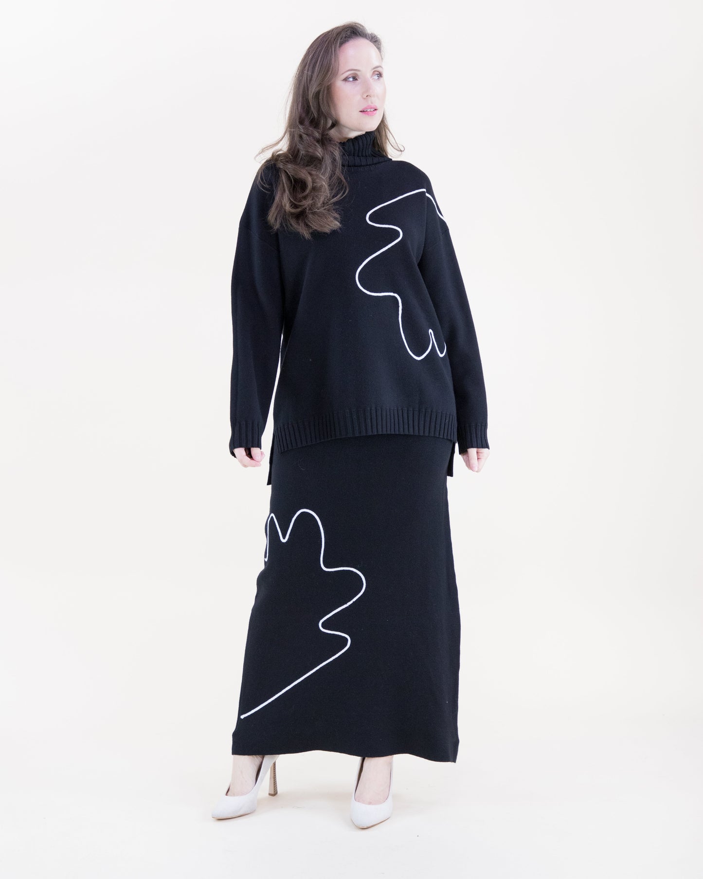 Abstract Outline Turtle Neck Long Sweater