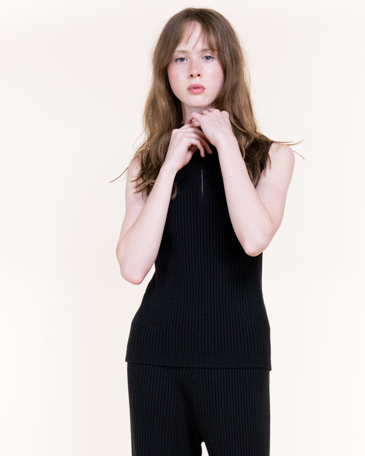 Tierra Luxe Ribbed Zip Mock Neck Sleeveless Top
