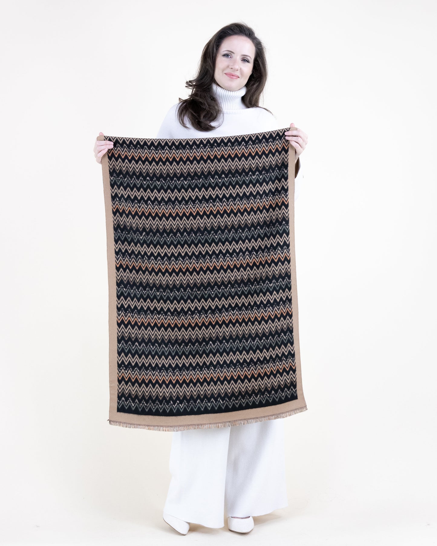 Tight Zig Zag Stripe Solid Border Scarf