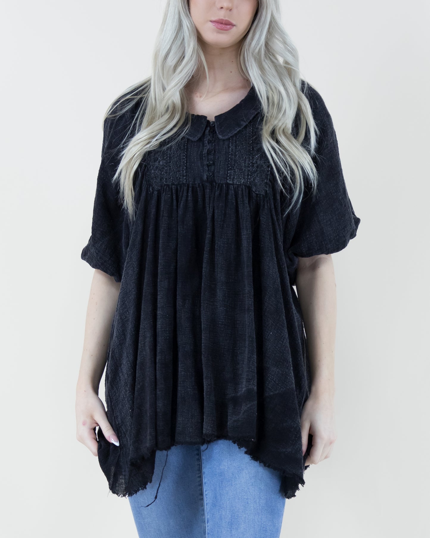 Faded Collared Tunic w/ Puff Half Sleeve and Lace Front Detail