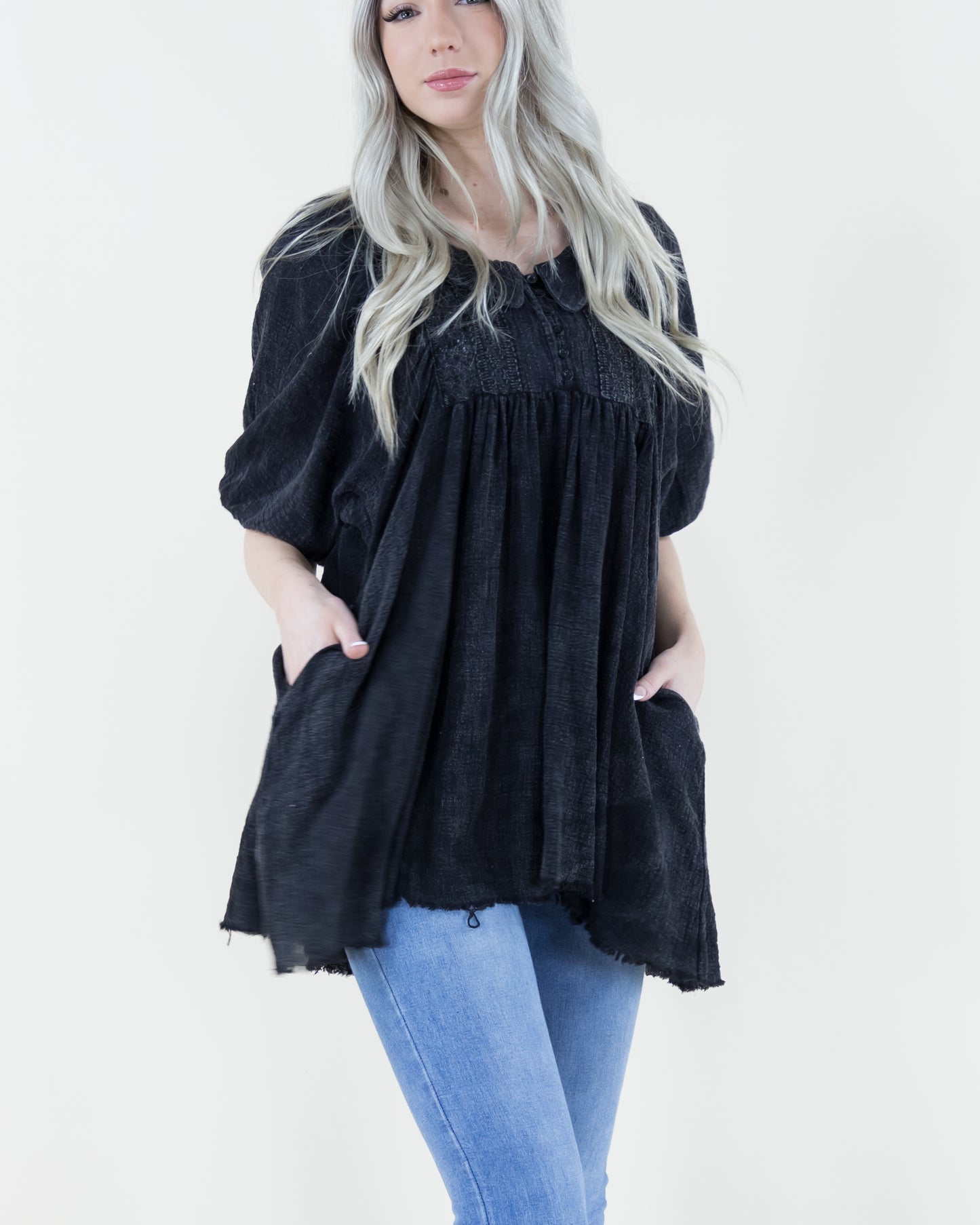 Faded Collared Tunic w/ Puff Half Sleeve and Lace Front Detail