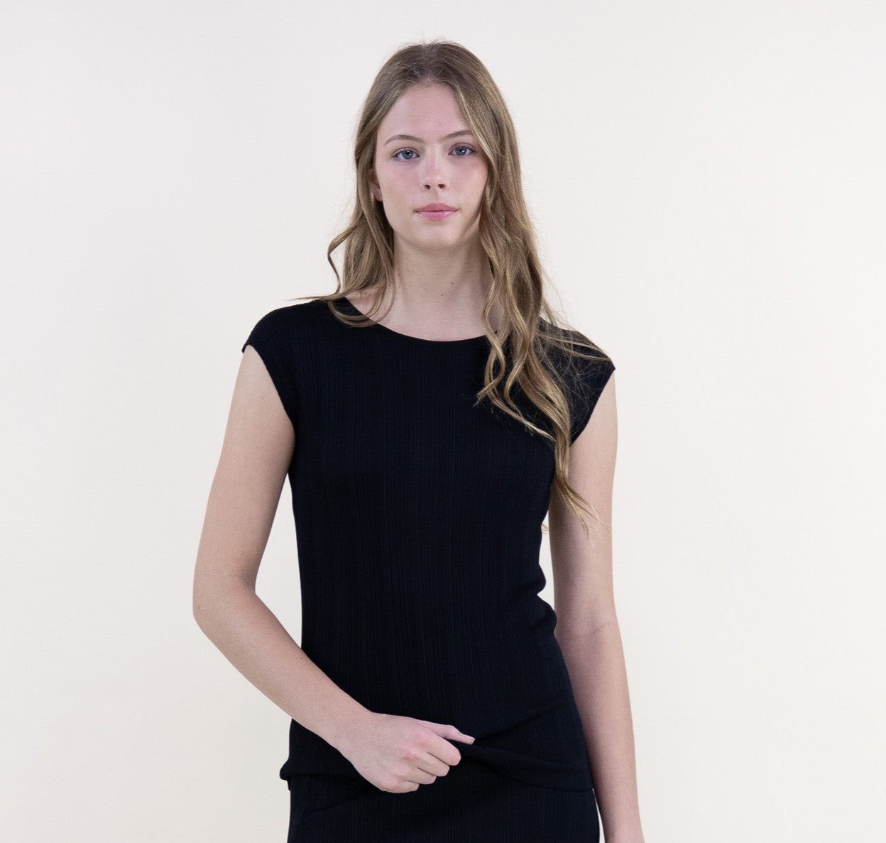 Sandy Thin Ribbed Cap Sleeve Round Neck Knit Top