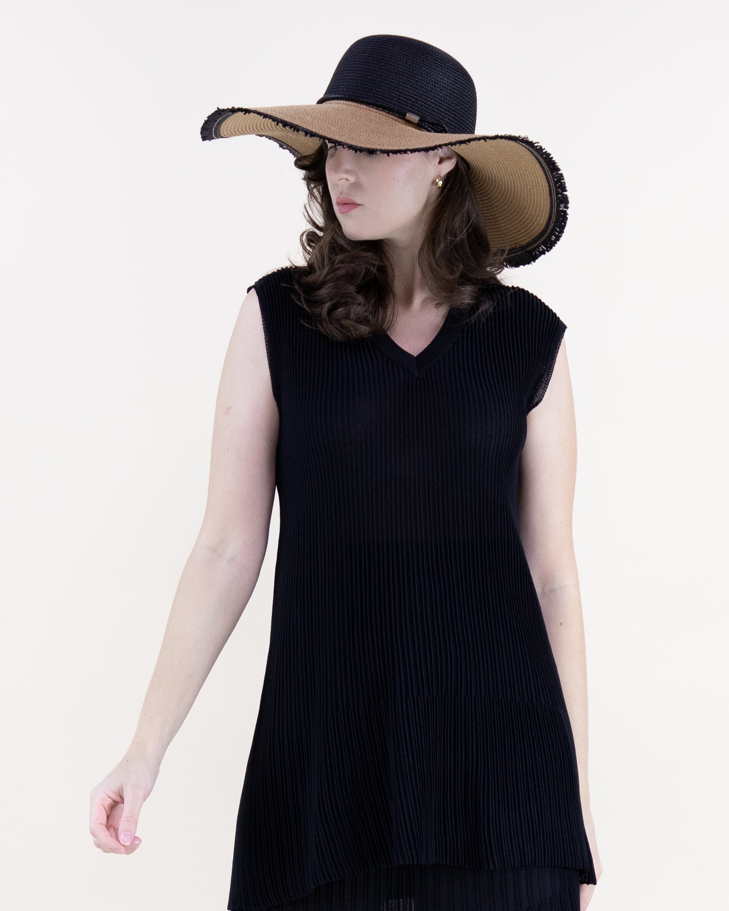 Fitted Thin Ribbed Sections Sleeveless V-Neck Knit Tank Top