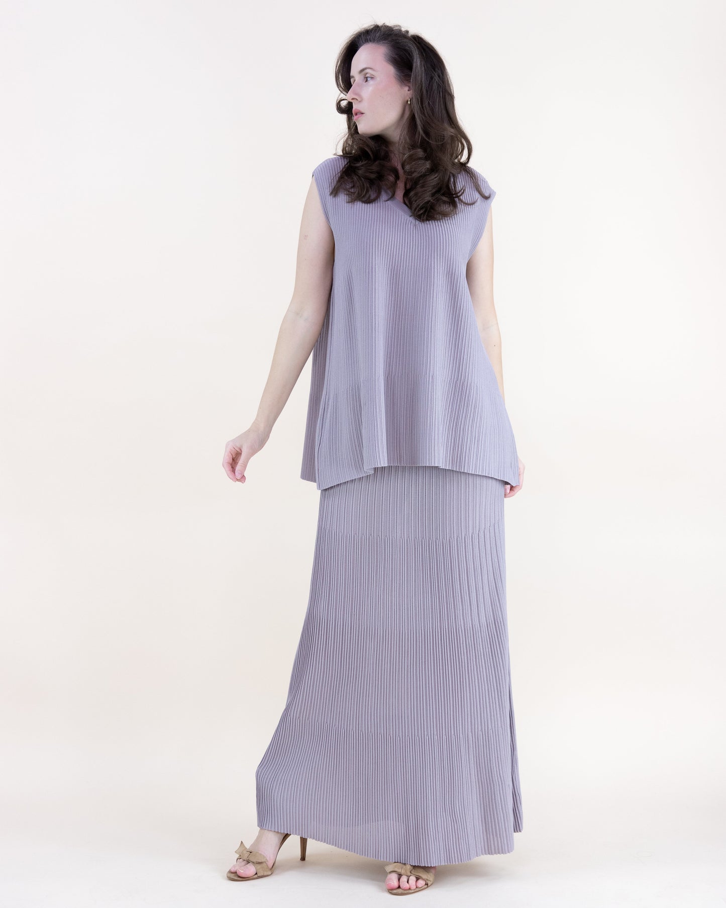 Loose Fit Thin Ribbed Sections Sleeveless V-Neck Knit Top