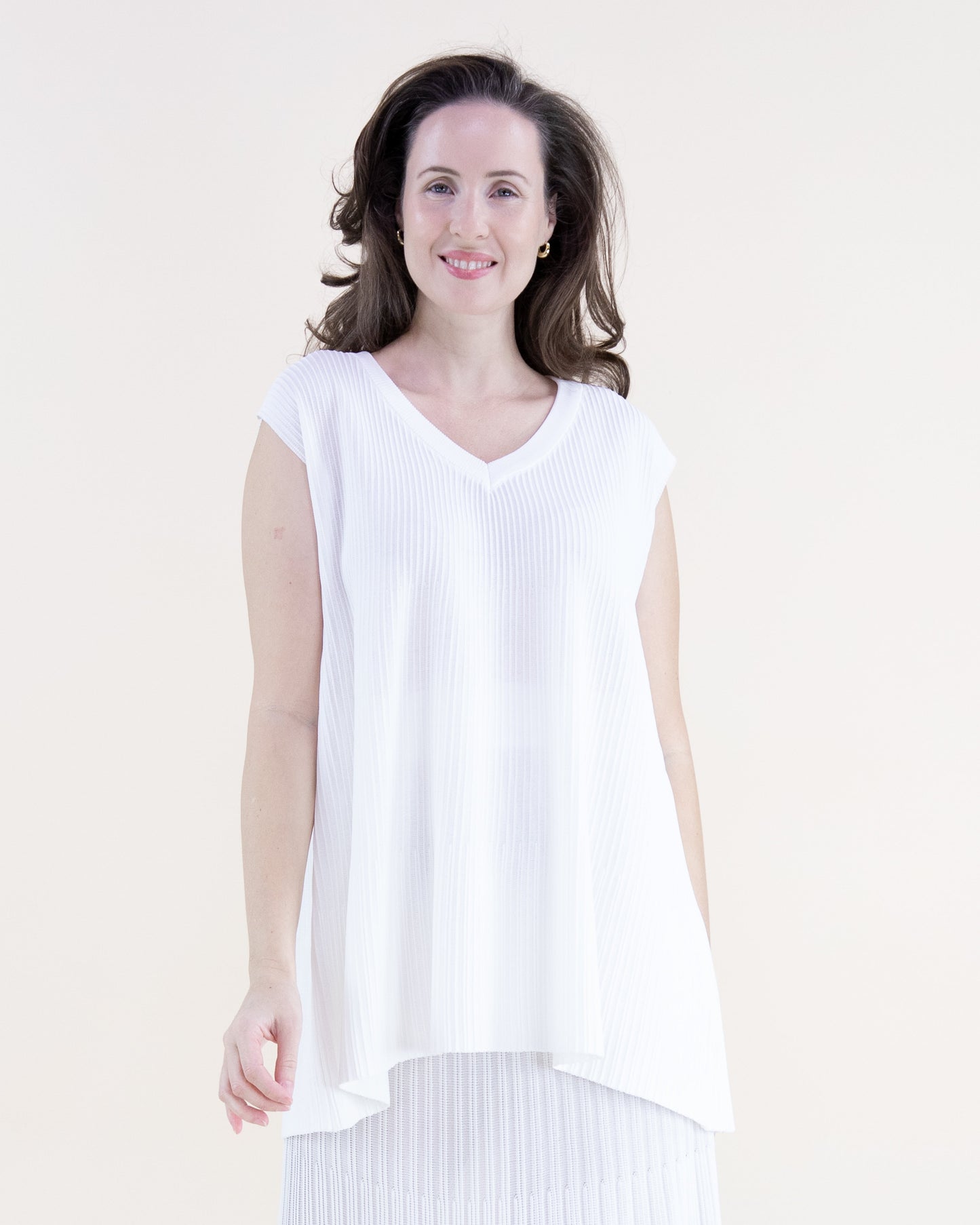 Loose Fit Thin Ribbed Sections Sleeveless V-Neck Knit Top