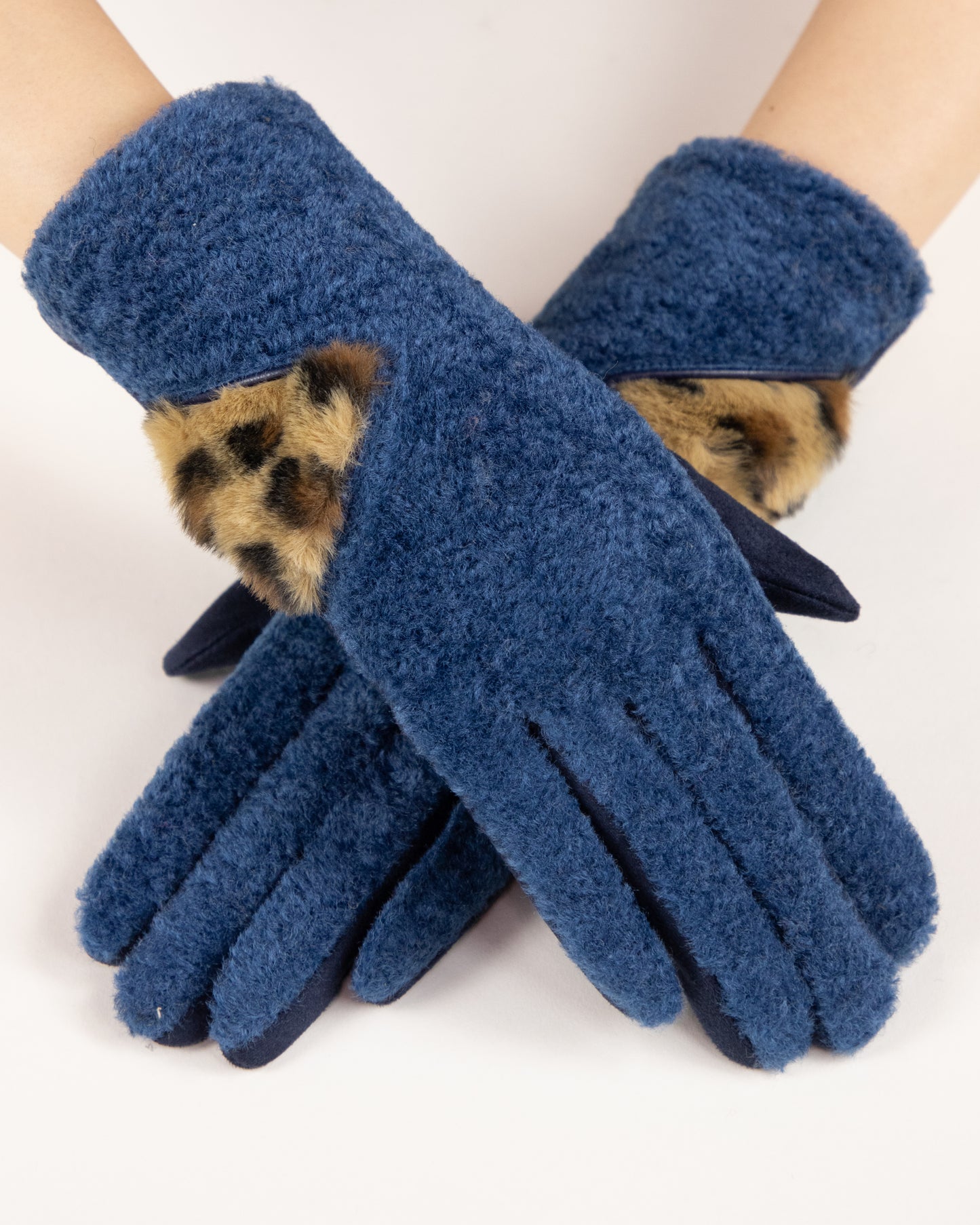 Leopard Detail Fuzzy Gloves (TS)
